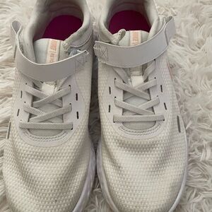 Nike Revolution Fly Ease Sneakers